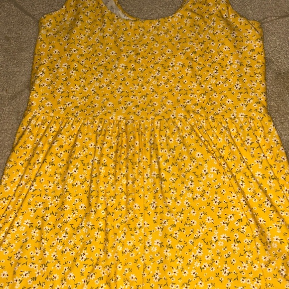 Yellow flower romper - Picture 4 of 7